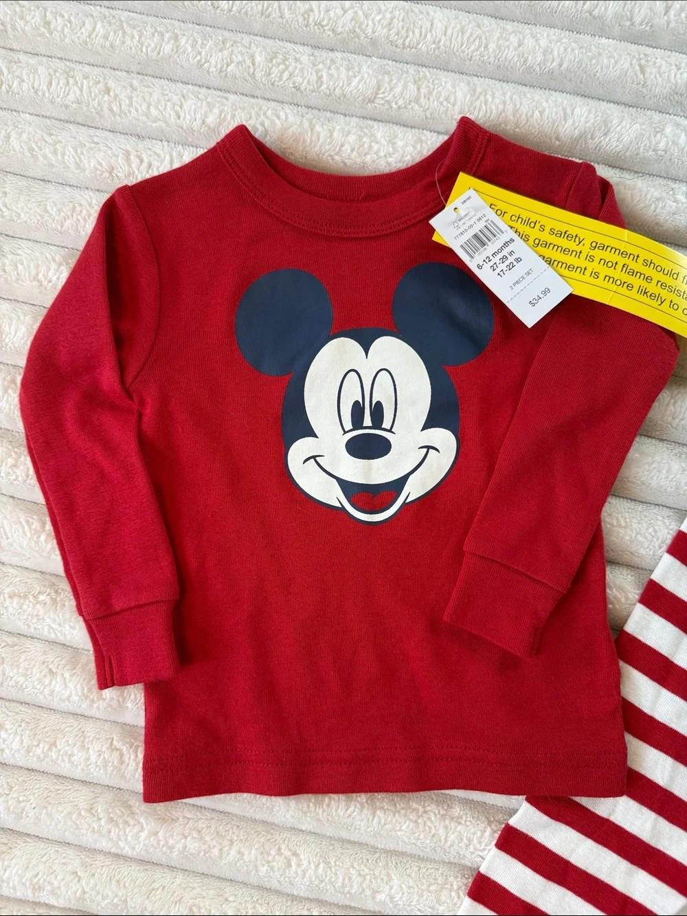 GAP bright red
